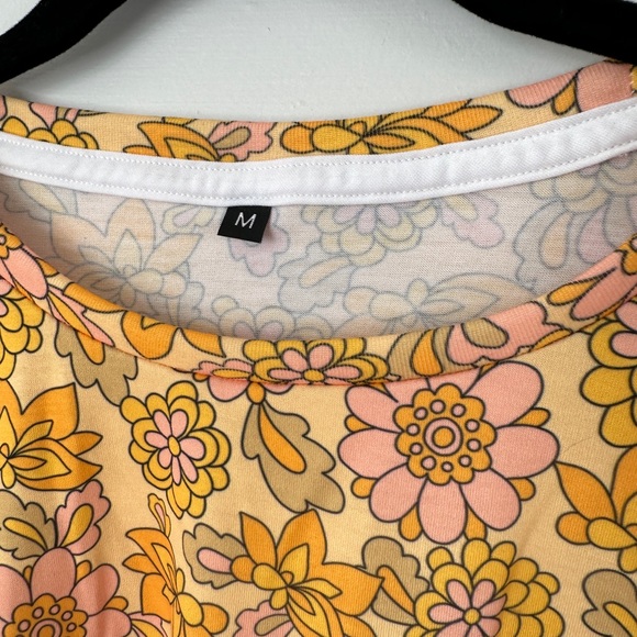 Groovy flower power crop top - Picture 2 of 2